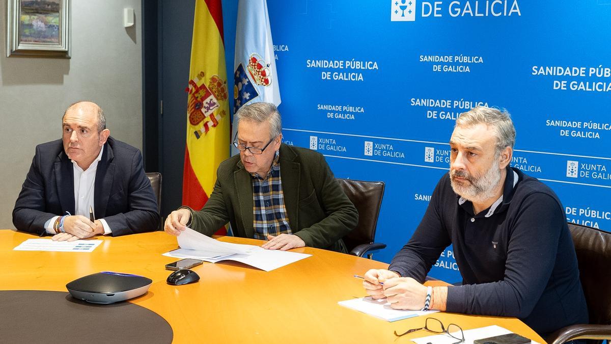 El conselleiro, en una reunión con los gerentes de las áreas sanitarias para evaluar el impacto de la huelga este viernes