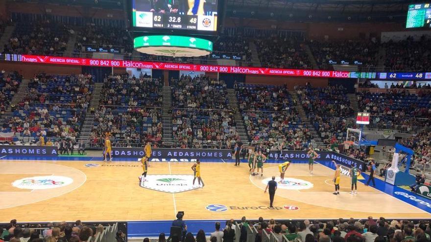 AEDAS Homes en la valla LED televisiva del Palacio de Deportes Martín Carpena de Málaga durante un partido del Unicaja.