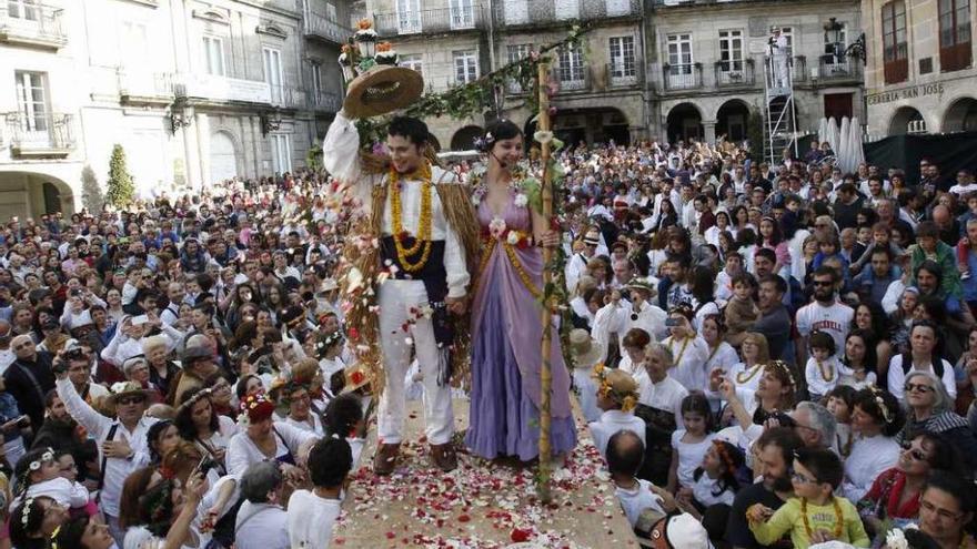 Los personajes del Maio y la Primavera, tras vencer al invierno.  // R. Grobas