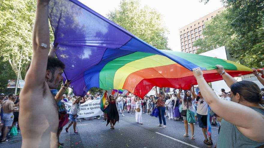 Miles de personas salen a defender los derechos LGTBI+ en Madrid: &quot;Quieren devolvernos al armario&quot;