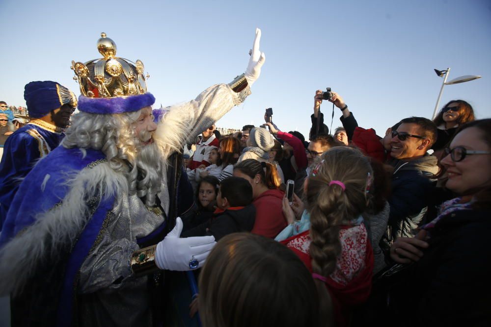 Melchor, Gaspar y Baltasar llegan por mar a la zona Volvo