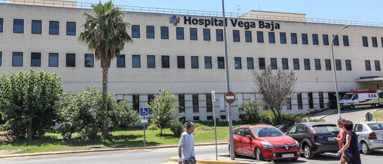 Exterior del Hospital Vega Baja, centro de referencia para la mitad de la comarca.