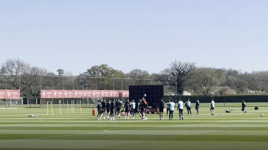 White, con protección, y Timber se entrenan con el Arsenal