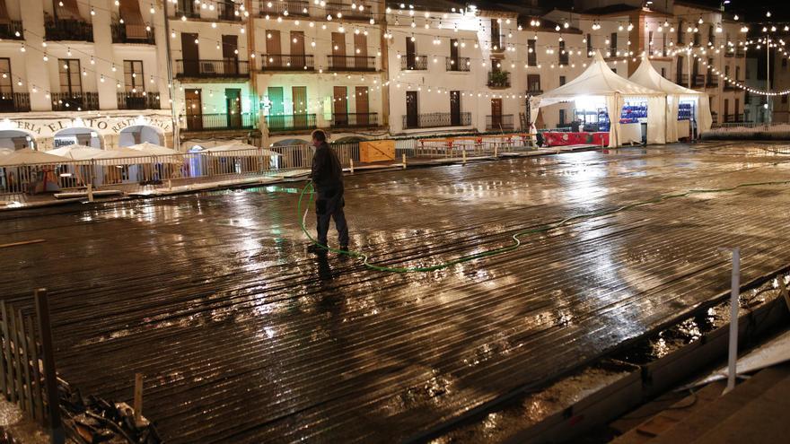 La lluvia deja a Cáceres sin pista de hielo