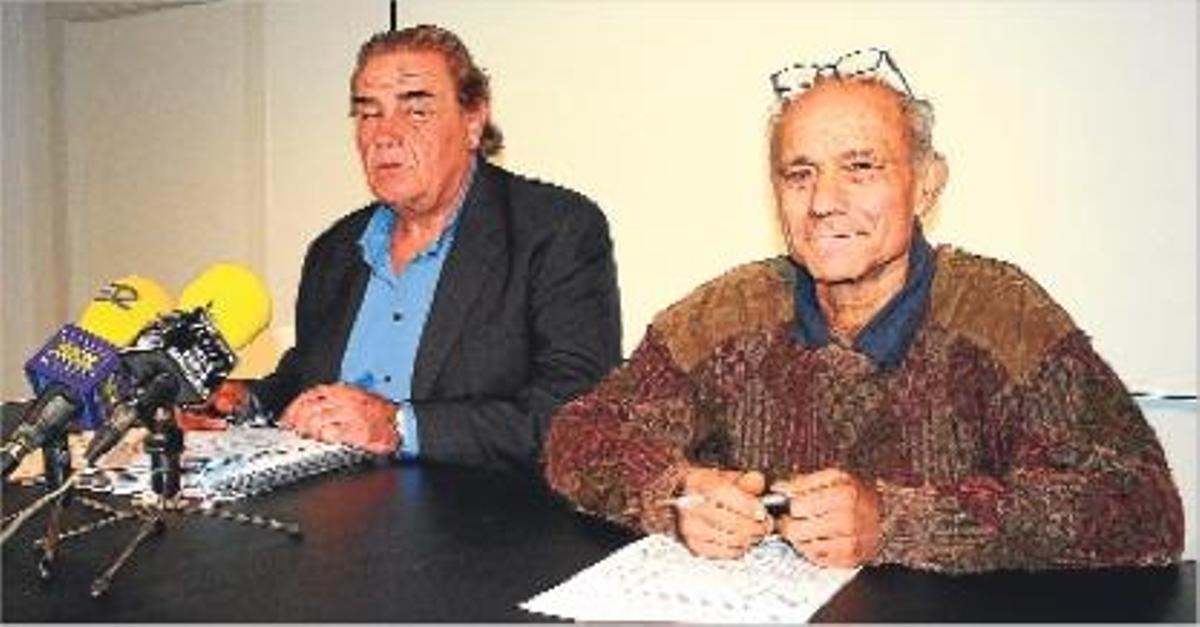 Manuel Roca, presidente de los vecinos, y Lluís Coll, secretario de la asociación de Sanadorlí.
