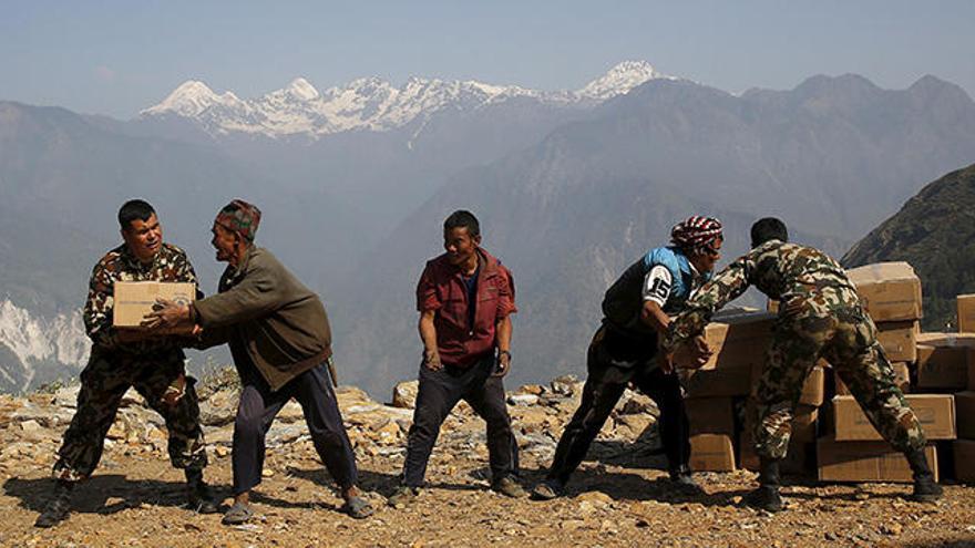Exteriores informa de que las labores de búsqueda de españoles en Nepal continuarán mañana