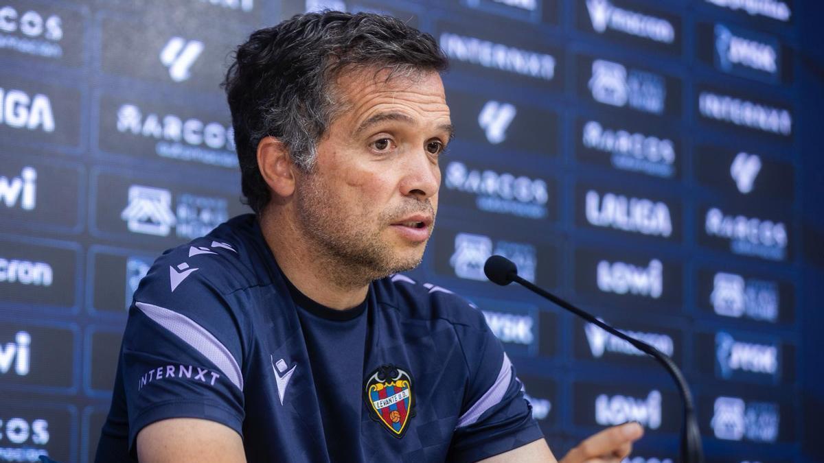 Luís Castro, en rueda de prensa