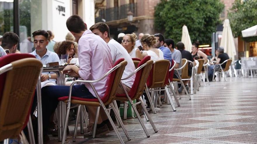 Comienza la ordenación de veladores en la calle La Plata