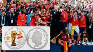 Montaje de las monedas conmemorativas y los jugadores de la selección festejando el triunfo en el Mundial 2026 con la familia real, el pasado día 19, en  Estados Unidos.