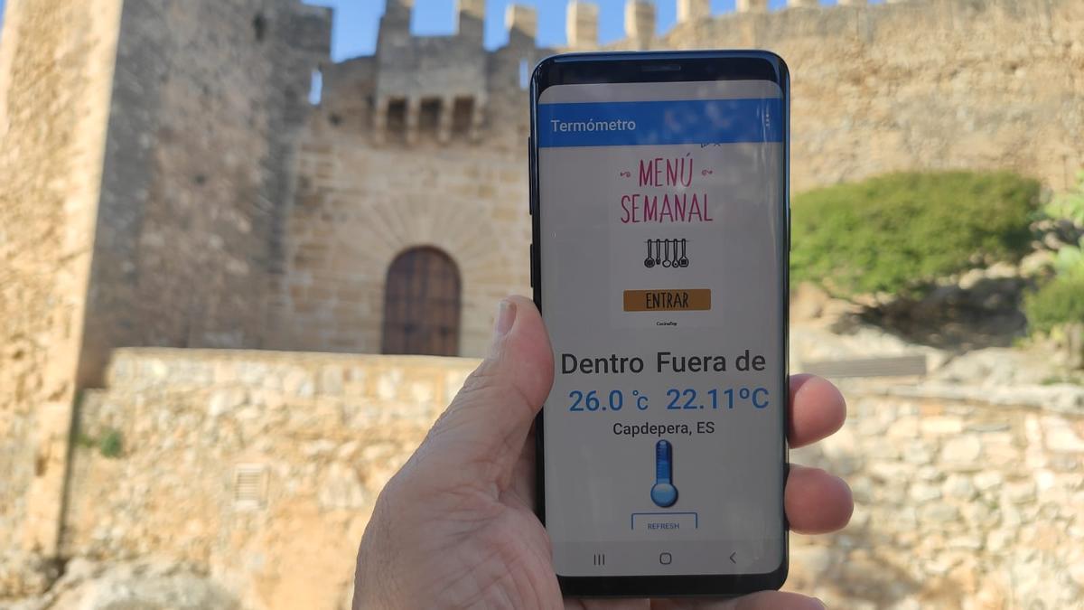 Capdepera superó los 26 grados, como muestra la imagen del móvil tomada en el castillo