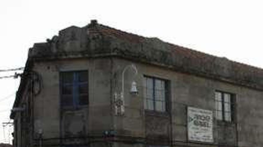 Fábrica Cerqueira. De la estructura de la fábrica de Conservas Cerqueira, en Canido (Oia) únicamente la fachada tiene interés arquitectónico.