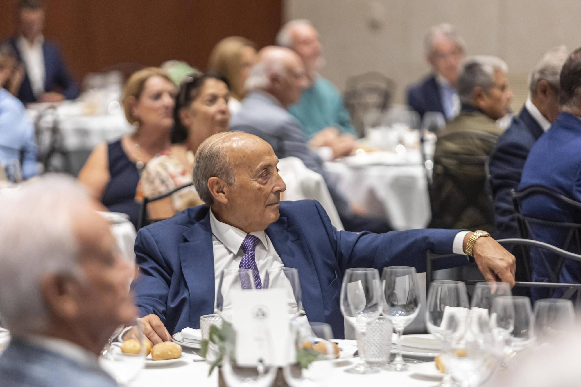 La Asociación Día de Galicia en Asturias entrega su medalla de oro a Adrián Barbón y Carmen Moriyón