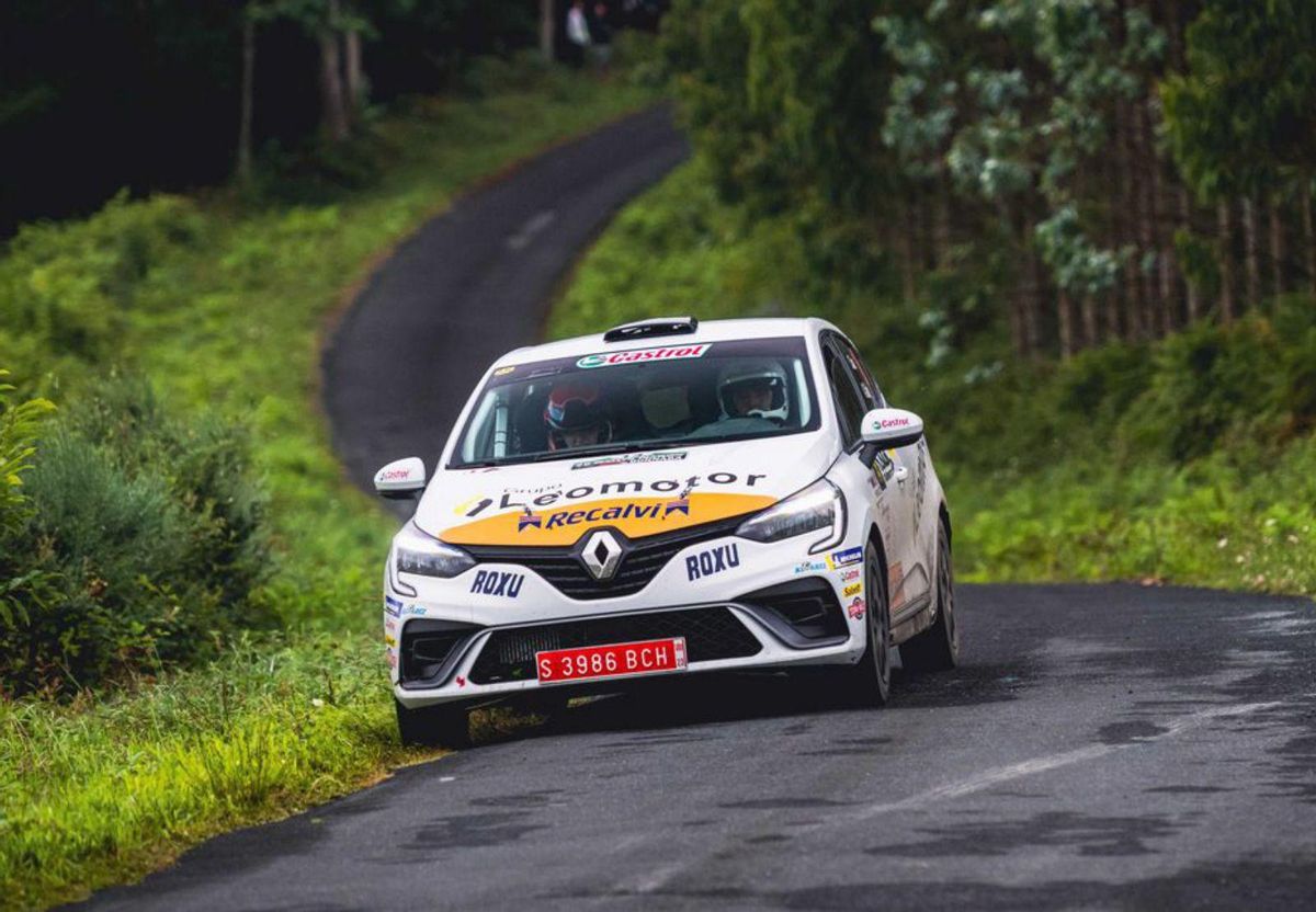 Renault, presente en Oviedo con los Clio Rally5 de asfalto y de tierra