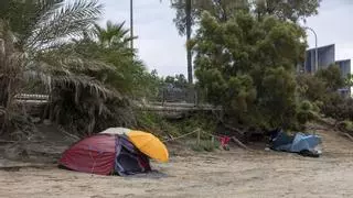 Obdachlose campieren am Stadtstrand von Palma – nur wenige Meter von Badegästen entfernt