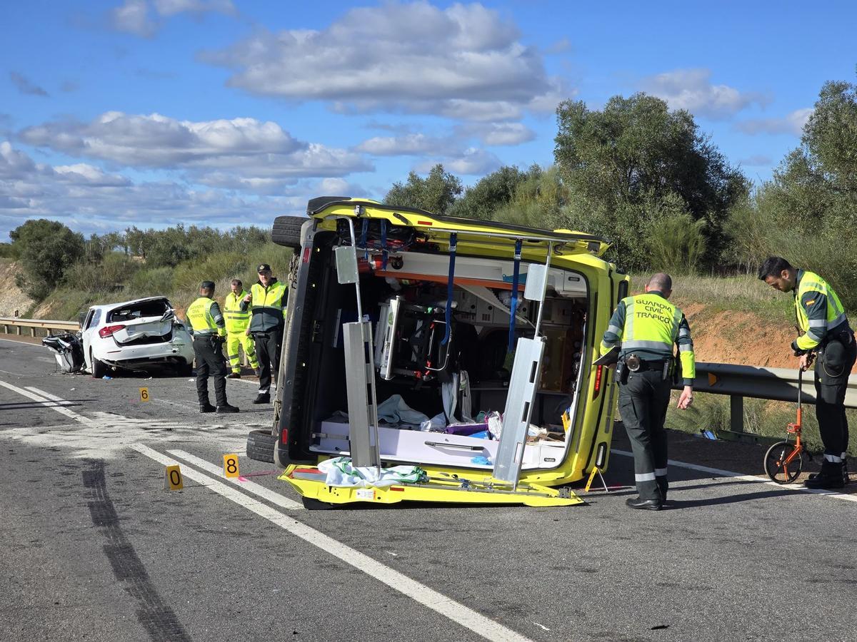 Un amplio dispositivo ha acudido hasta el lugar del accidente.