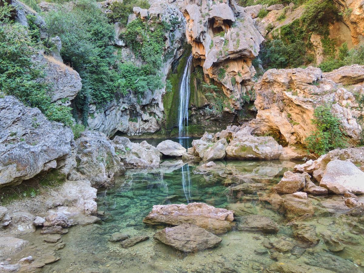 Esta es solo una de las cascadas que hay a lo largo de la ruta.
