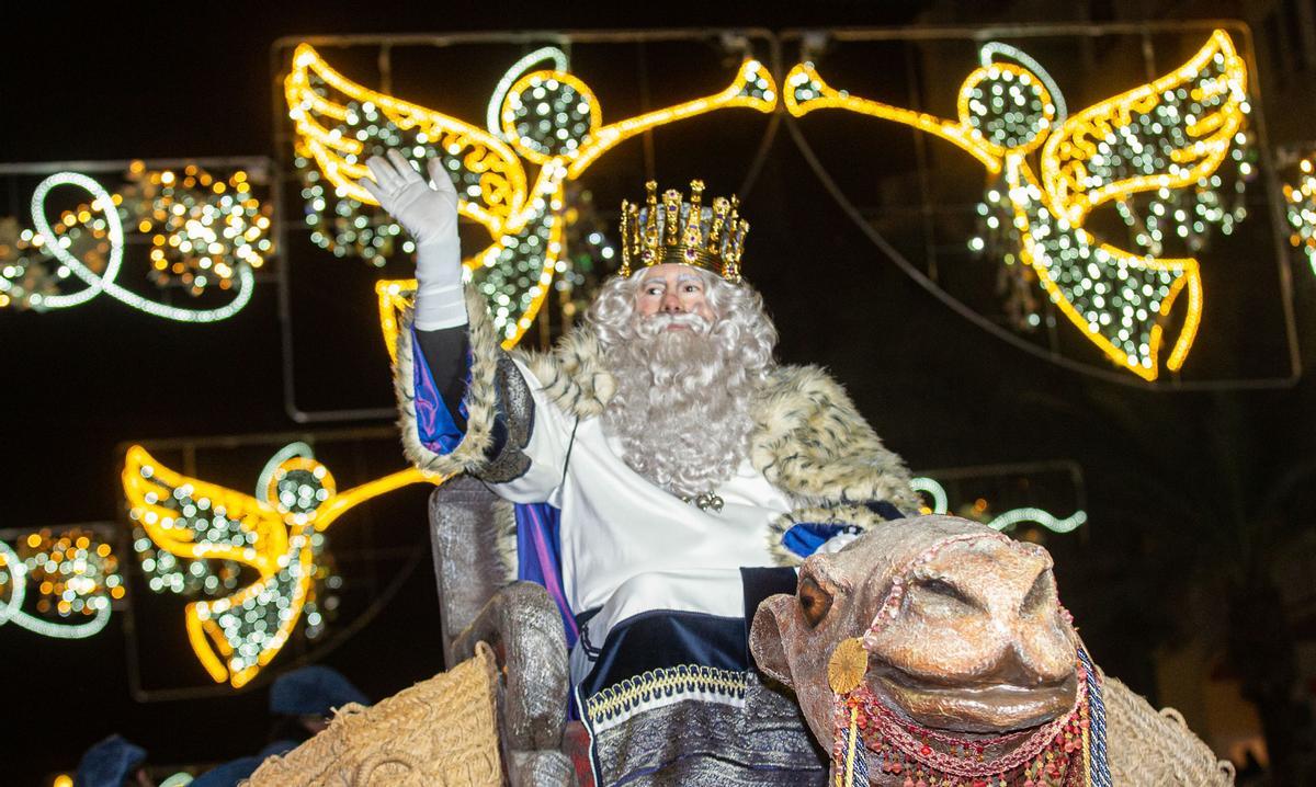 Las mejores imágenes de la cabalgata de los Reyes Magos en Alicante