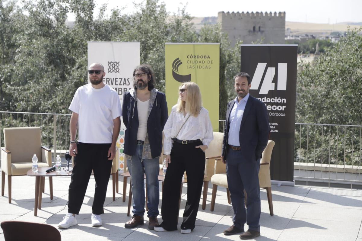 Mikhail Korobkov , Fernando Vacas, Olga Korobkova y Carles Escada, tras la presentación del proyecto.