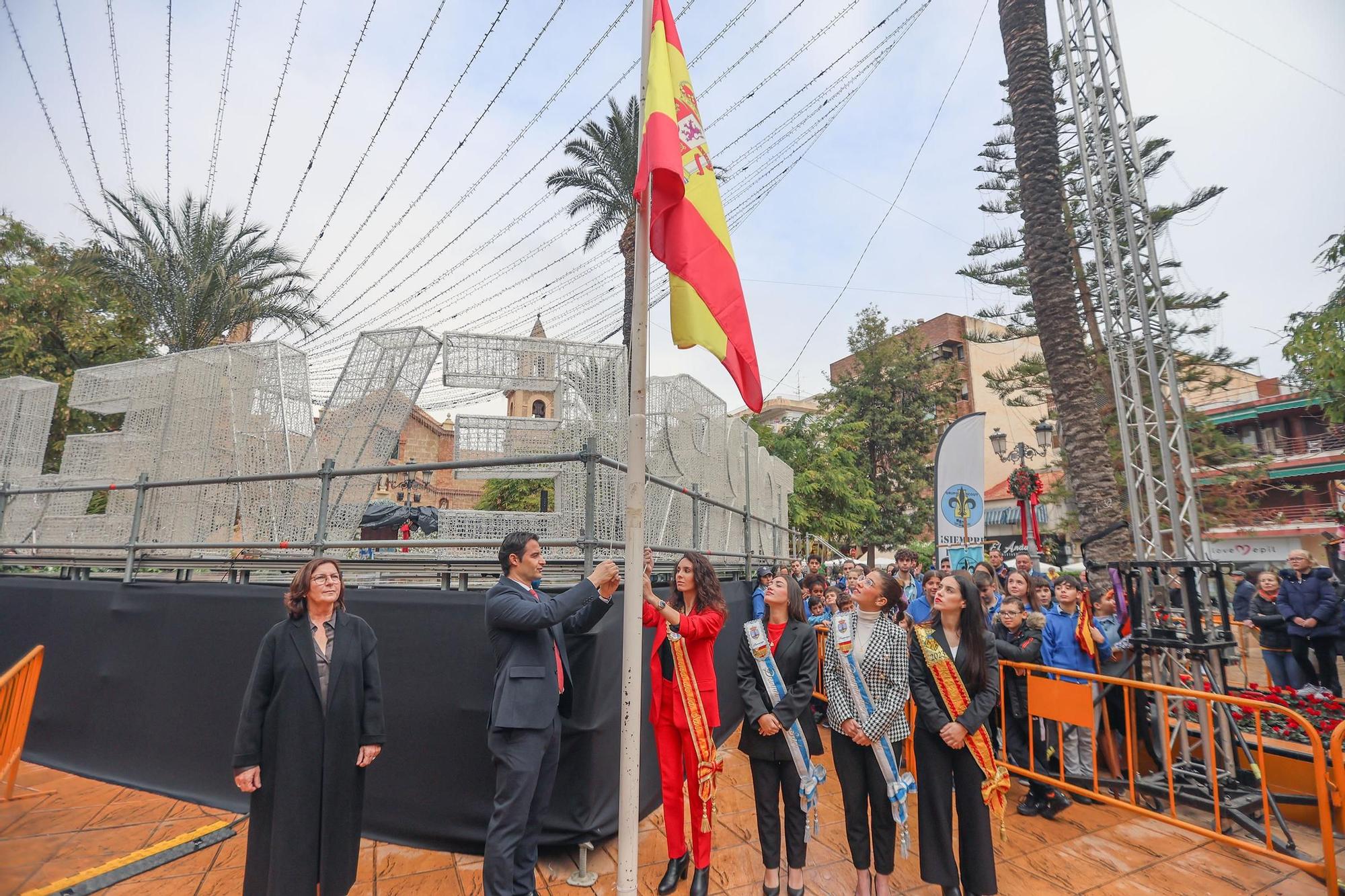 Acto institucional de celebración del Día de la Constitución en Torrevieja y entrega de banderas a los centros educativos
