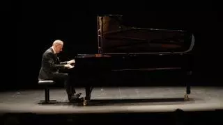 Recital del pianista Álvaro Cendoya en el teatro Jovellanos, en Gijón