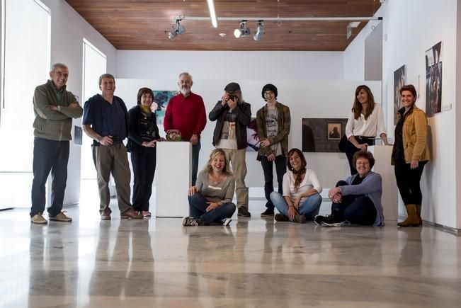 Exposicion Fotografica " Enmuradas". Rompiendo ...