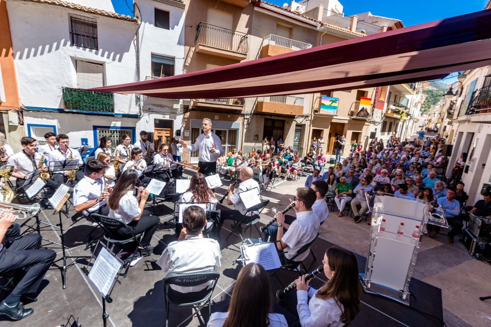 Finestrat conmemora su 739 aniversario con la entrega del "Premi carta pobla" al centro musical Puig Campana.