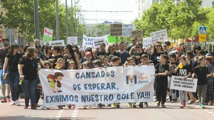 Manifestación de padres y madres del CEIP Vicent Marçà el pasado mes de mayo.