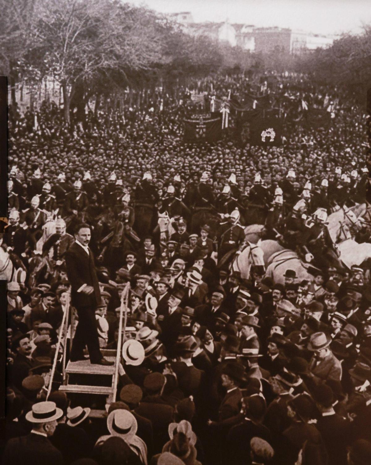 Mítin celebrado en el entorno de la plaza de Castelar de Madrid en 1911