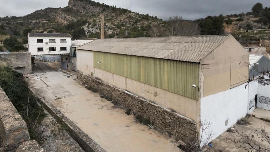 Vecinos de Buñol no podrán abrir las ventanas en 6 semanas por una gran retirada de amianto