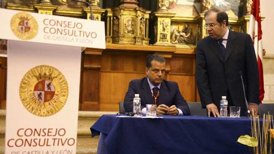 Juan Vicente Herrera se dirige al nuevo presidente del Consejo Consultivo de Castilla y León, Mario Amilivia