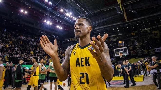 El AEK recupera a su estrella, James Nunnally, para la semifinal europea contra el Unicaja