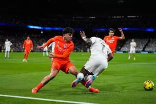 Vinicius se tira en el área... y penalti para el Real Madrid (dos veces ante la Real Sociedad)