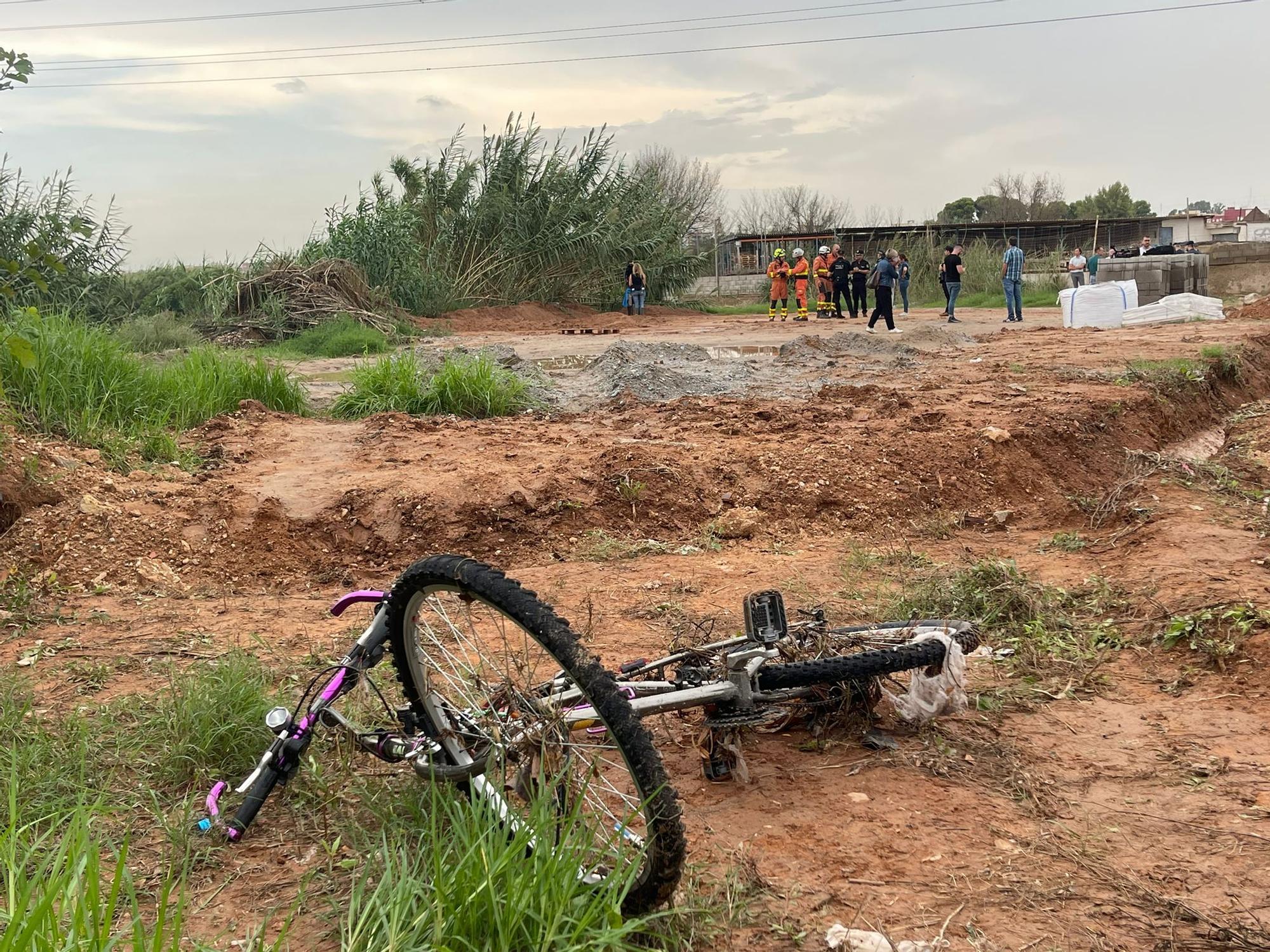 Desaparece un ciclista tras caer a la acequia de Tormos de Paterna