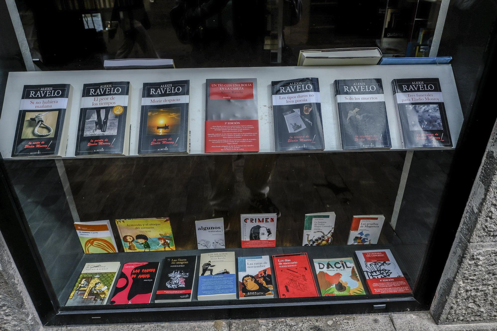 Libros de Alexis Ravelo en la Librería del Cabildo de Gran Canaria