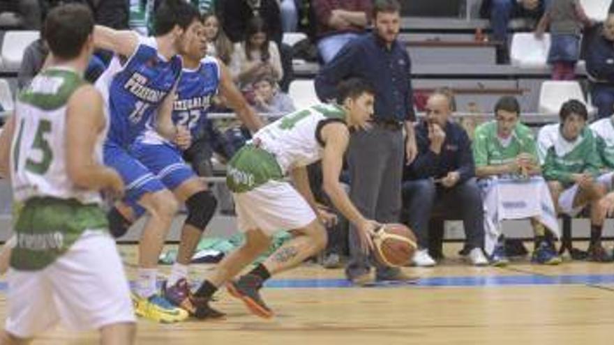 El Amics del Bàsquet Castelló rompe su mala racha ante el CB Marín Peixegalego (79-66)