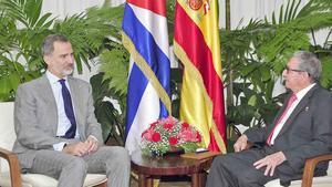 El rey Felipe VI se reúne con Raúl Castro antes de marcharse de Cuba.