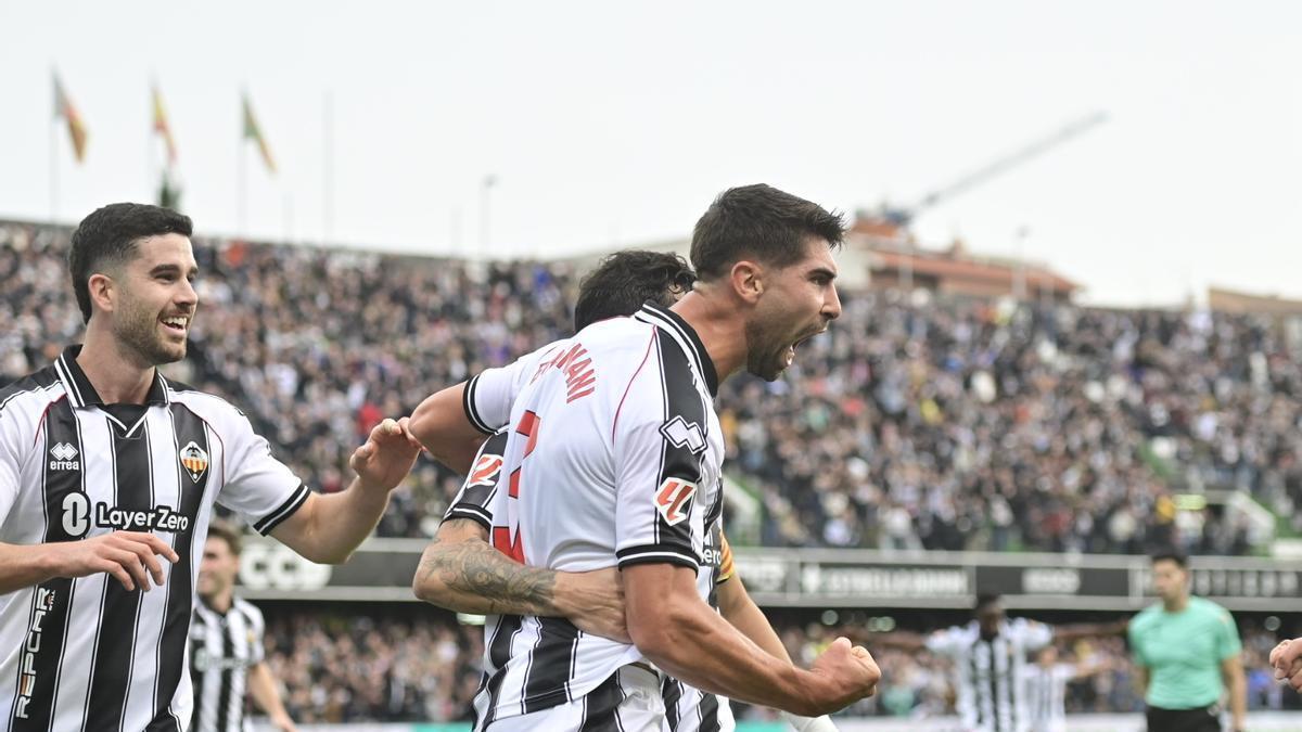 Vídeo: La afición del Castelón entona el 'Pam Pam Orellut' en el Carlos Belmonte