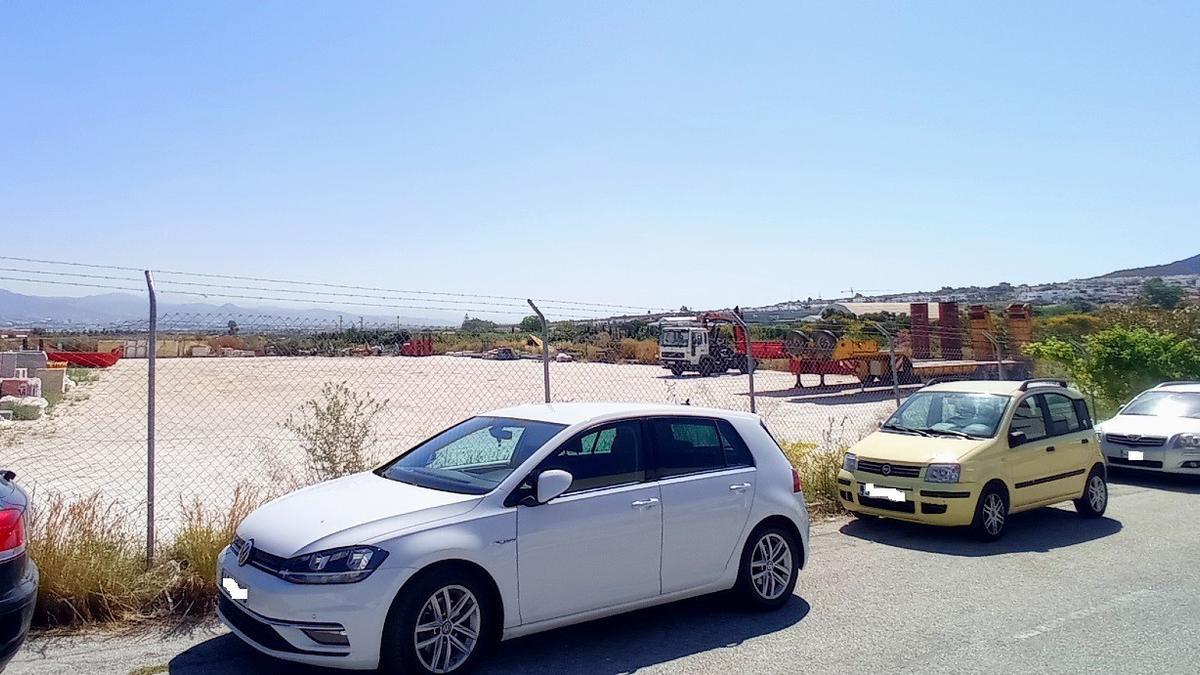 Vista de una de las parcelas donde se prevé la construcción de un nuevo hotel en Alhaurín de la Torre.