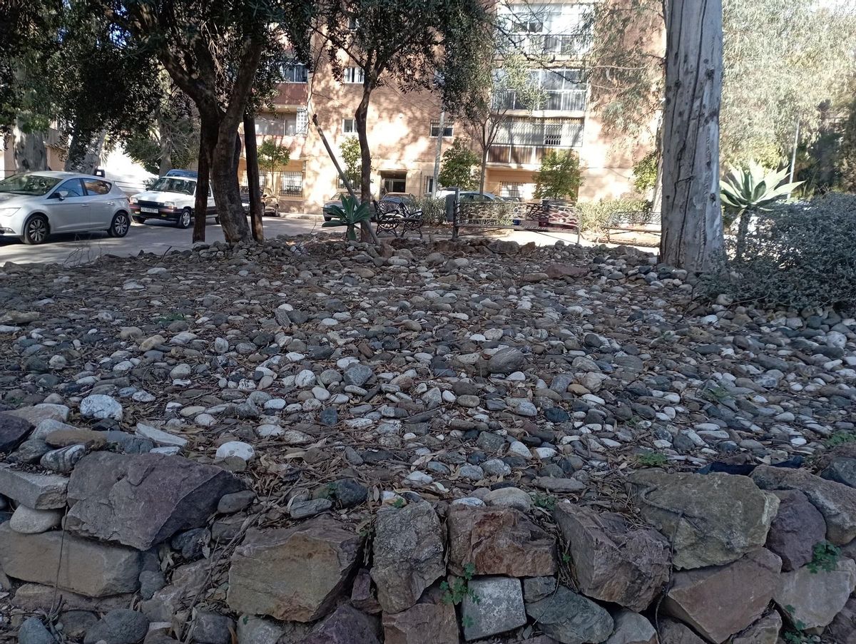 La zona ajardinada de la calle Pedro Gómez Sancho, el pasado marzo.