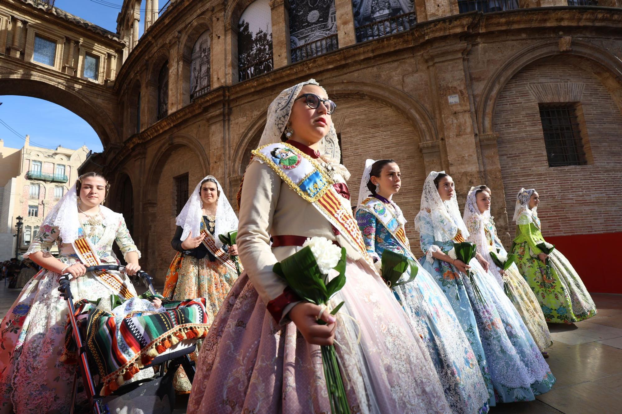 Búscate en el primer de la Ofrenda en la calle de la Paz hasta las 17 horas