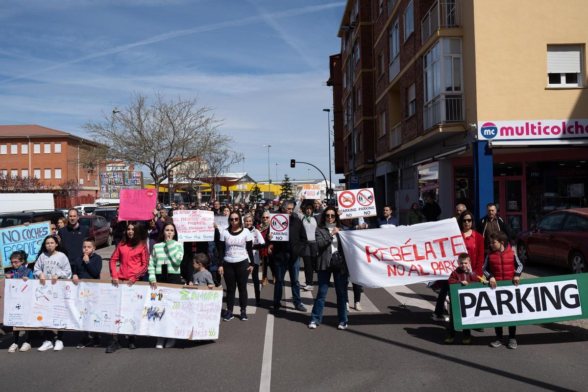 Manifestación vecinal contra el aparcamiento de La Vaguada.