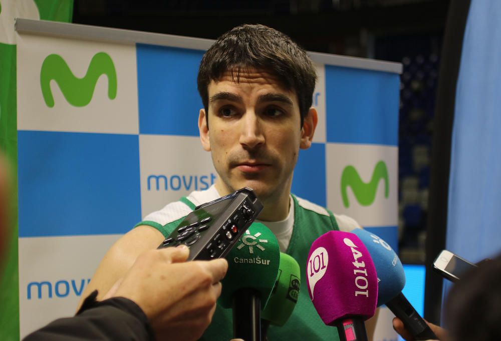 Encuentro entre la prensa y los jugadores del Unicaja antes del comienzo de la Copa del Rey.