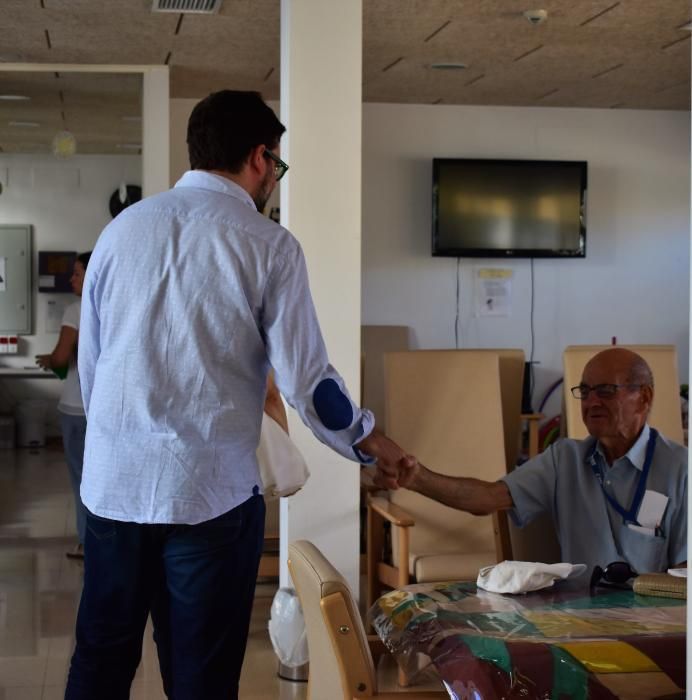 El alcalde Antoni Noguera visita la residencia de ancianos de Son Sardina