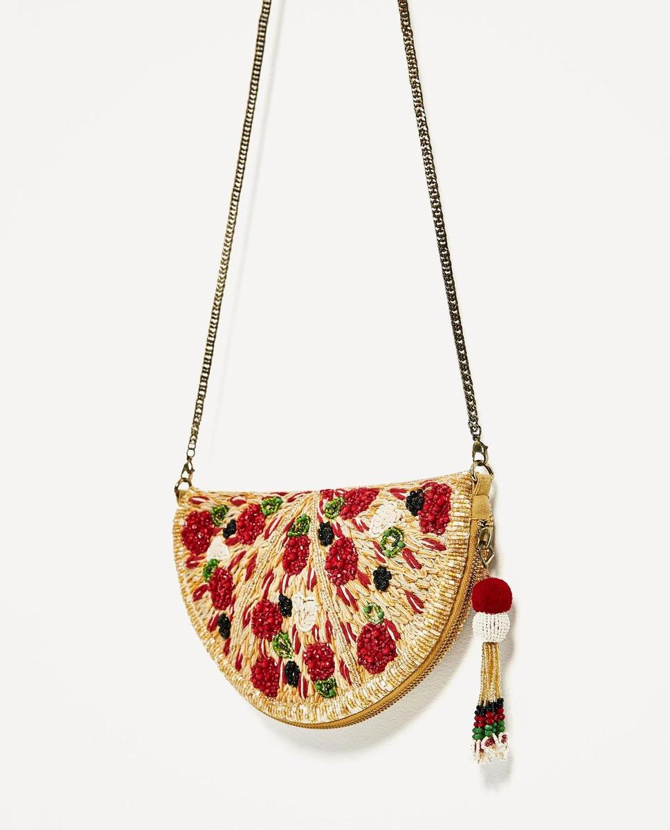 Los bolsos más 'frescos' de Zara: bandolera con forma de pizza (29,95 euros)