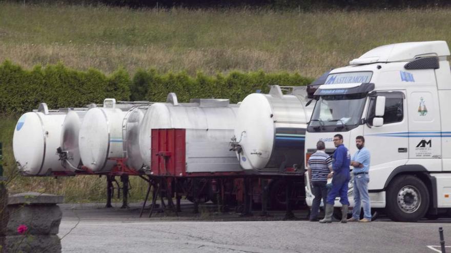 Herido grave un trabajador en Las Segadas por una explosión en un camión cisterna