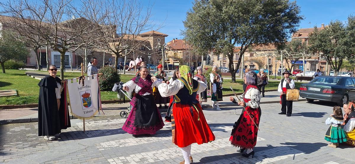 GALERÍA | Las mujeres de Tábara bailan a Santa Águeda