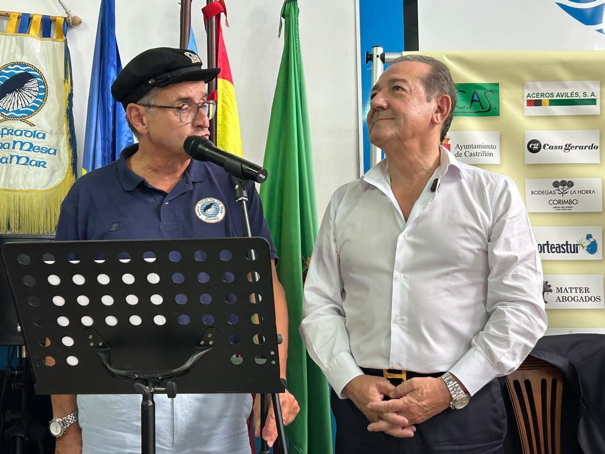 EN IMÁGENES: Carlos Suárez, fundador de La Chalana, recibe en Salinas el premio "Manzana de la buena mesa de la mar"
