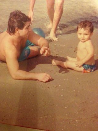 Nono I en la playa con su padre