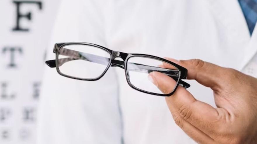 Sale a la luz la verdad sobre las gafas y lentillas gratis por la Seguridad Social