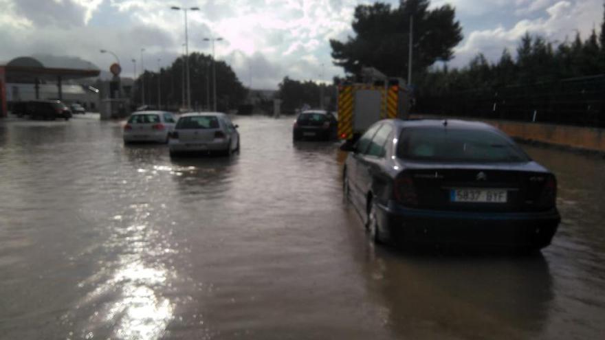 Emergencias recibe 19 llamadas relacionadas con las lluvias en Yecla